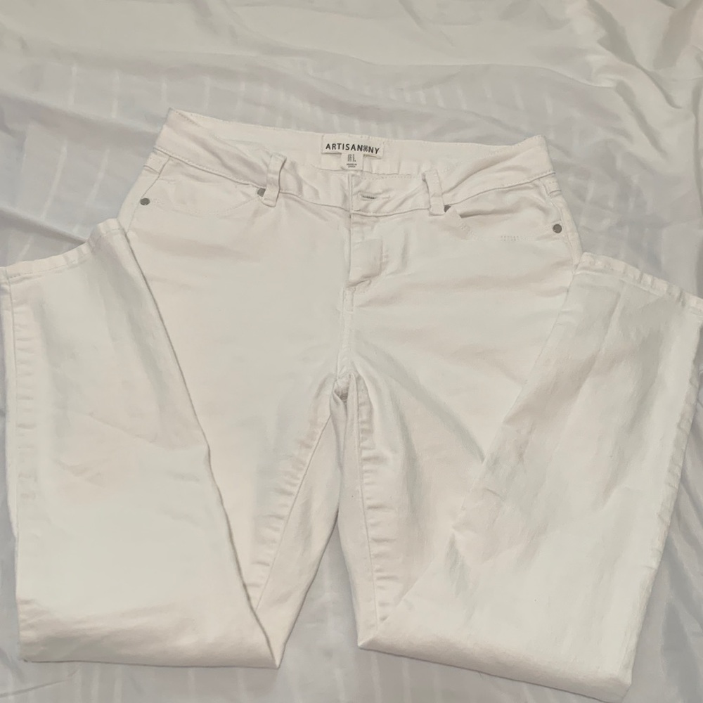 Artisan Women's Crisp White Straight Leg Jeans